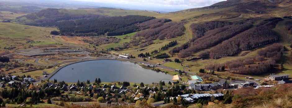 Vue de Super-Besse depuis le puy de Chambourguet